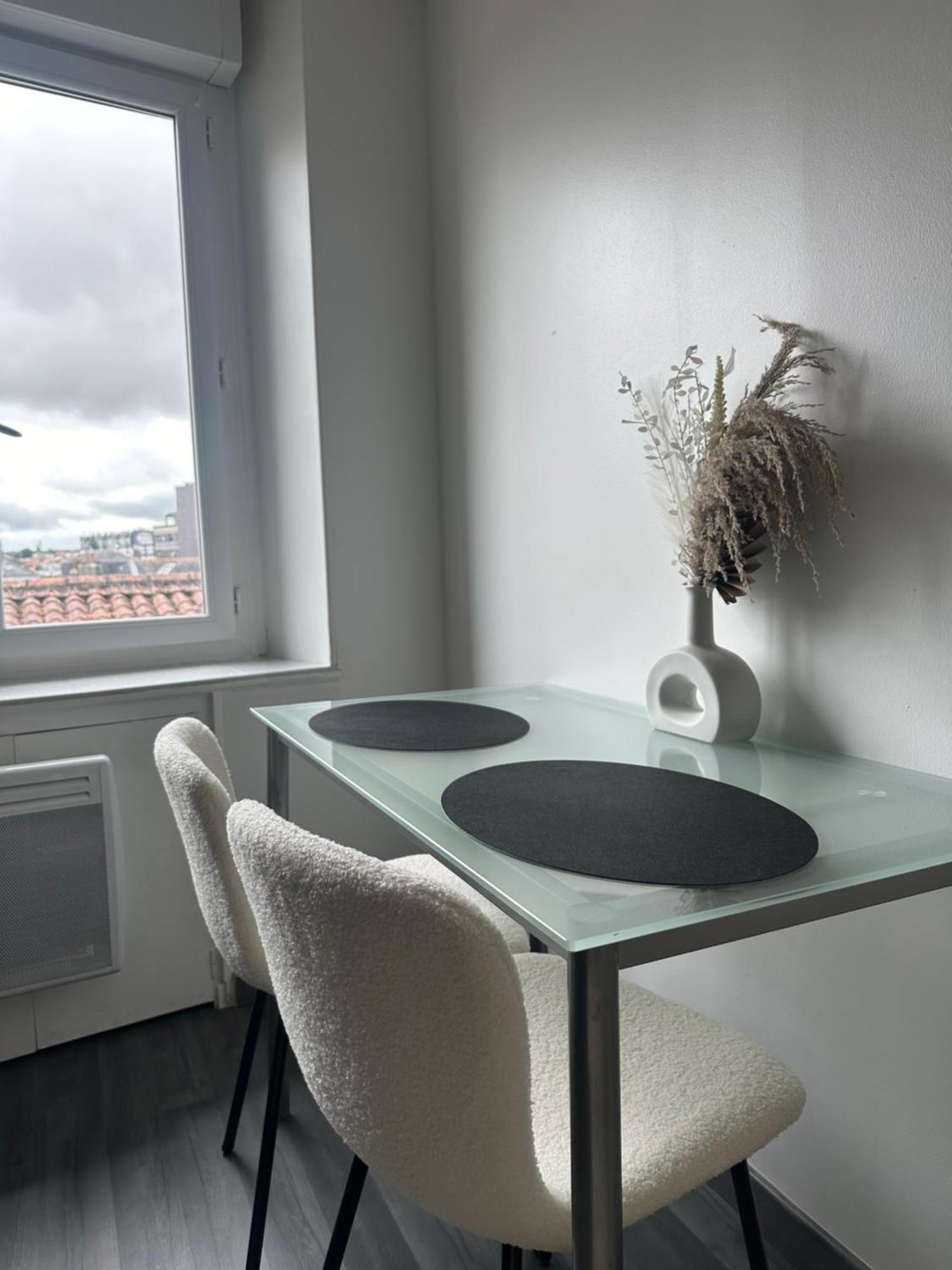 Appartement Cosy En Centre Ville Cholet Exteriér fotografie